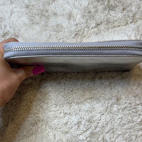 Tory Burch Metallic Leather Continental Zip Around Wallet - Picture 5 of 11